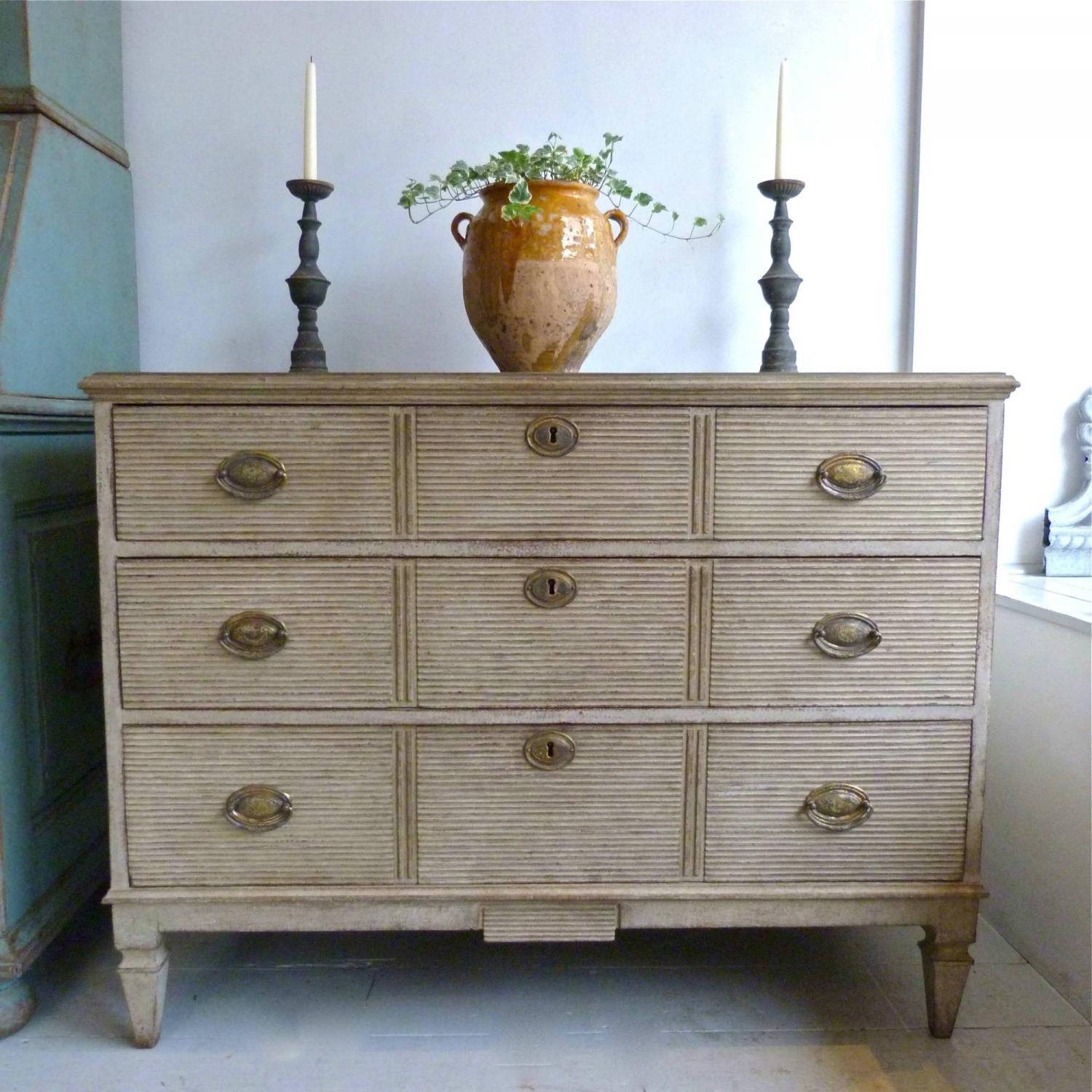 SWEDISH GUSTAVIAN STYLE CHEST OF DRAWERS