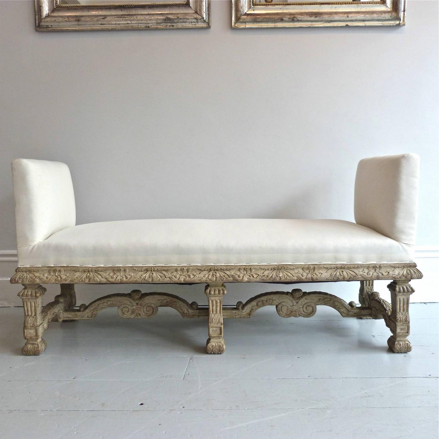 19TH CENTURY ITALIAN BAROQUE STYLE DAYBED 