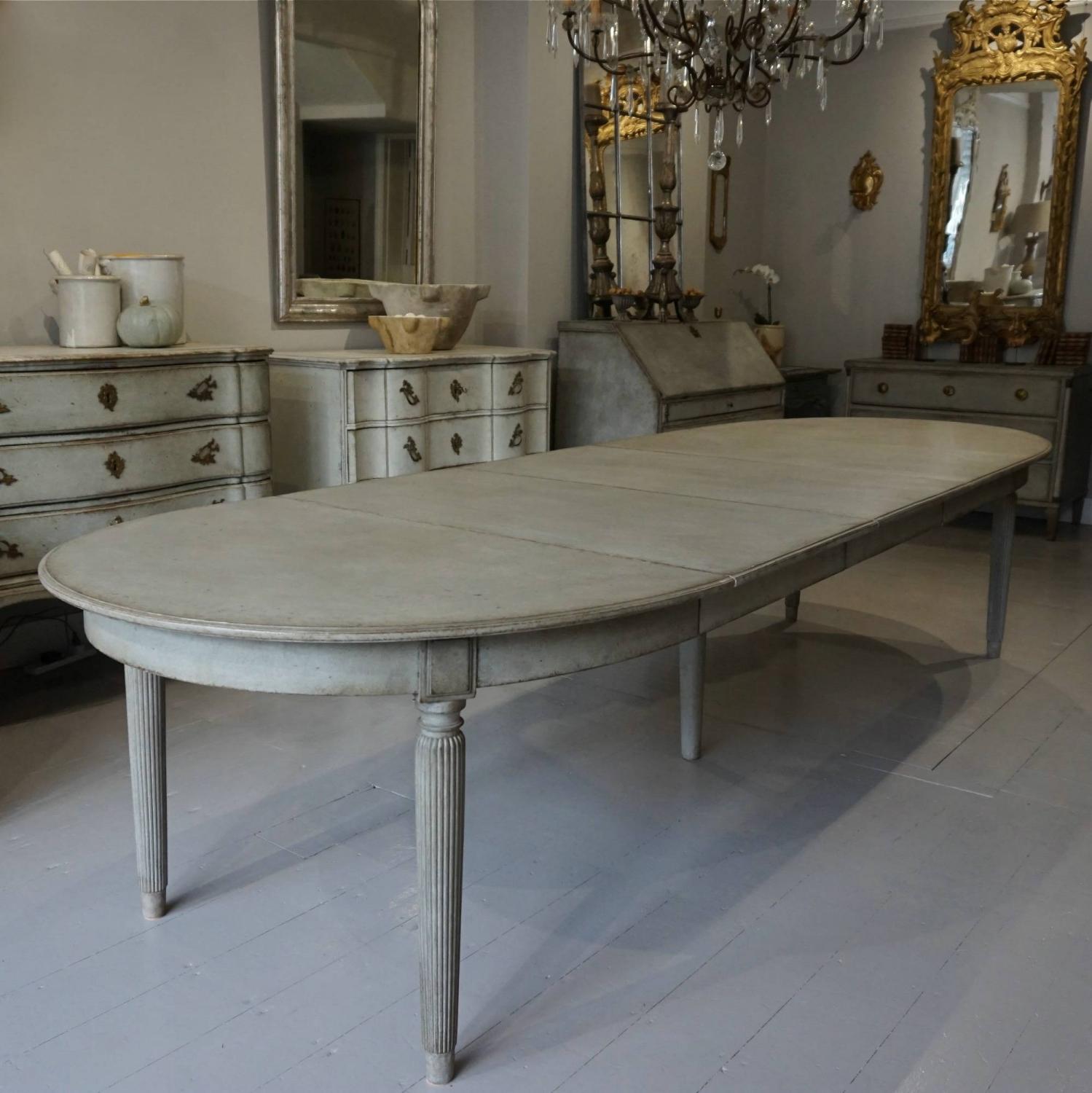 SWEDISH GUSTAVIAN STYLE EXTENSION DINING TABLE