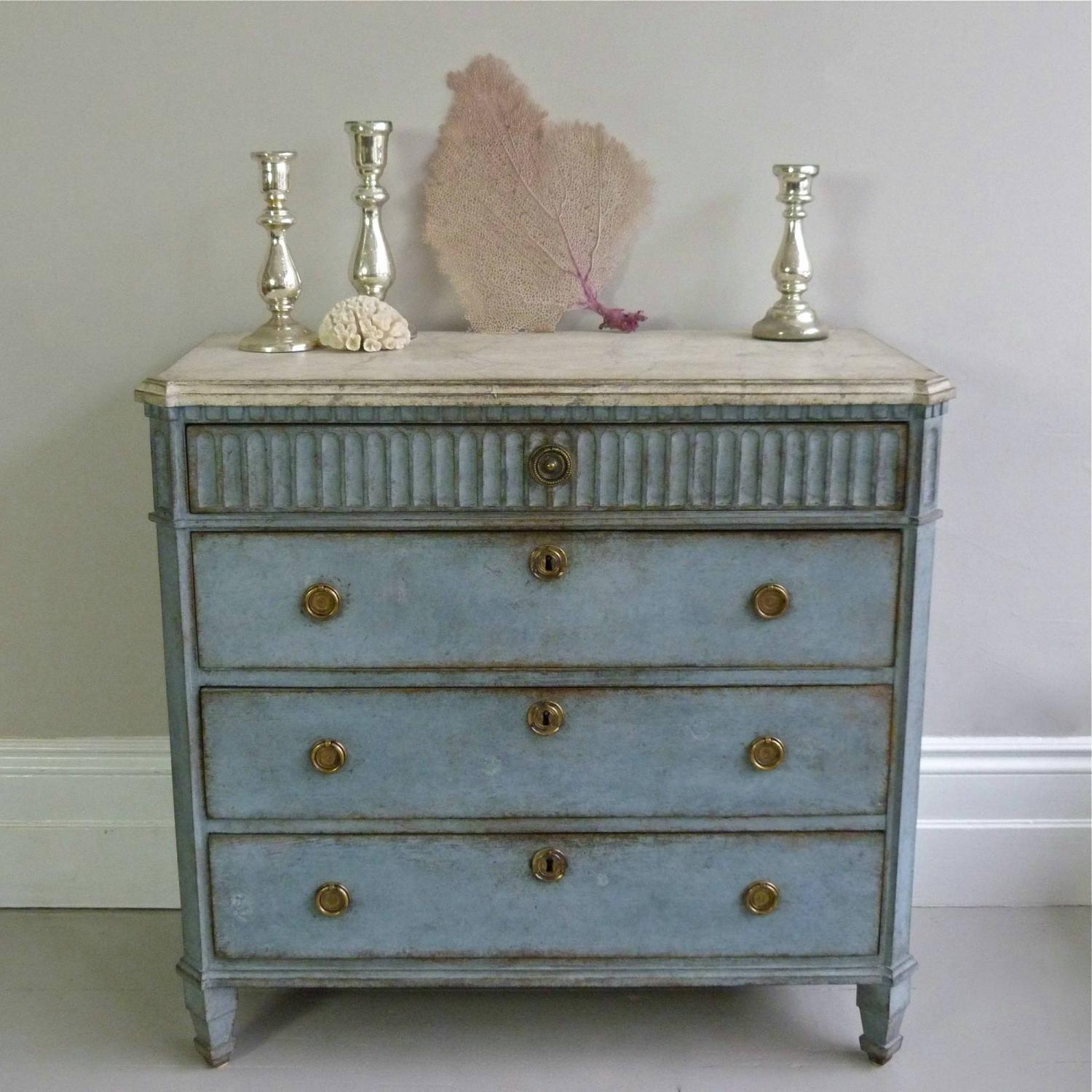 FINELY CARVED SWEDISH GUSTAVIAN STYLE CHEST