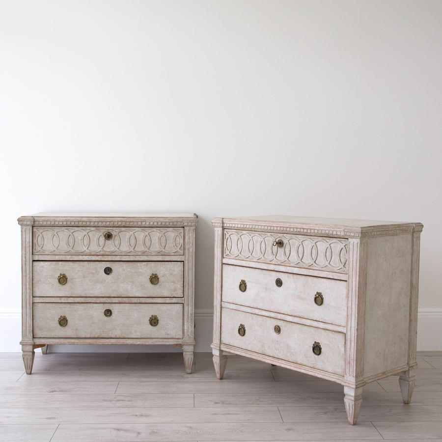 FINE PAIR OF LATE 19TH CENTURY GUSTAVIAN STYLE CHESTS
