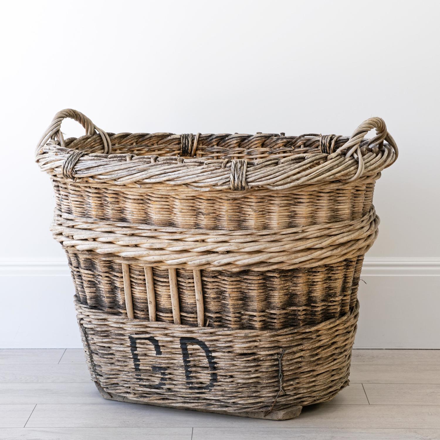 VERY LARGE CHAMPAGNE BASKET
