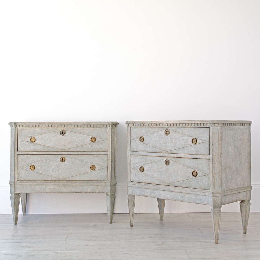 PAIR OF GUSTAVIAN STYLE BEDSIDE CHESTS